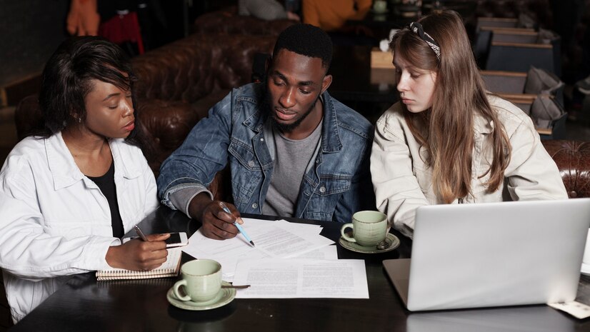 Financer son apprentissage linguistique : Des stratégies efficaces pour obtenir des bourses d'études et des aides financières.