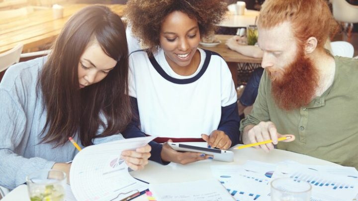 Des options de financement pour vos cours de langues : Explorer les prêts étudiants, les subventions et autres ressources financières disponibles.